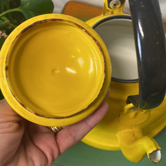 Enamel Yellow Tea Kettle Made in Poland 💛🖤 Vintage - Picture 6 of 6